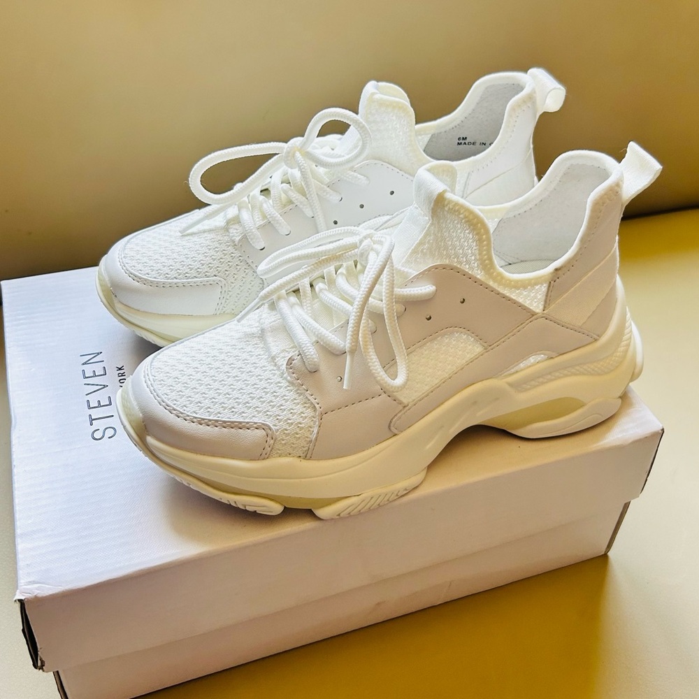 Steve Madden Tennies